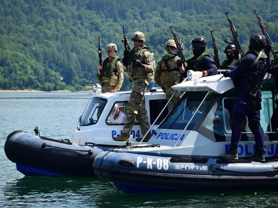 Podkarpackie służby zostały przeszkolone nad Jeziorem Solińskim  - Zdjęcie główne