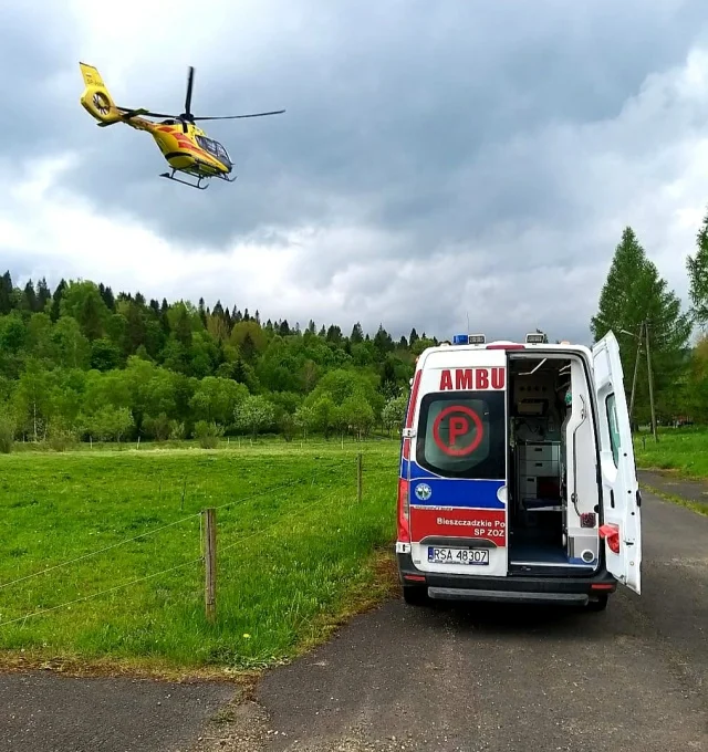 Poważny wypadek rowerzysty. Chroń głowę i zakładaj kask! - Zdjęcie główne