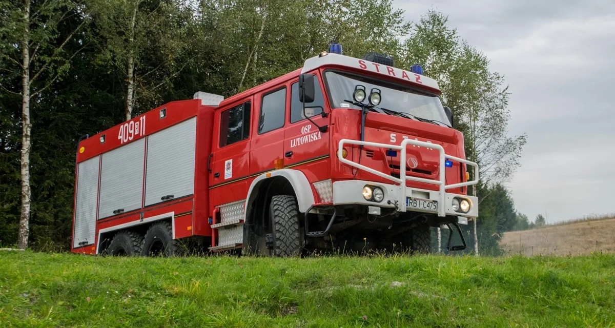 Pomoc w zapewnieniu bezpieczeństwa w Bieszczadach, czyli o tym jak wóz strażacki połączył Lutowiska ze Starachowicami w województwie świętokrzyskim - Zdjęcie główne