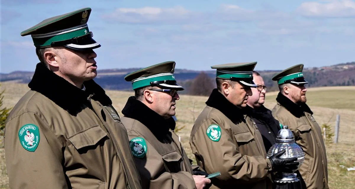 Delegacja Bieszczadzkiego Oddziału Straży Granicznej oddała w Kalwarii hołd ofiarom Zbrodni Katyńskiej - Zdjęcie główne