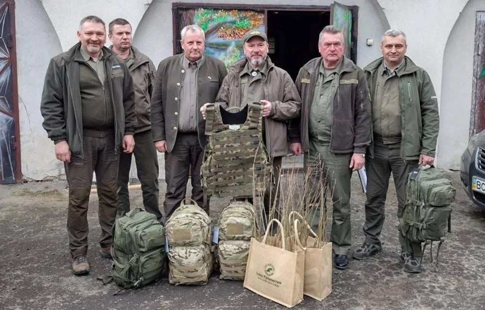 Podkarpaccy leśnicy przekazali na Ukrainę 50 plecaków. Trafią one do wojsk Ochotniczej Obrony Terytorialnej - Zdjęcie główne