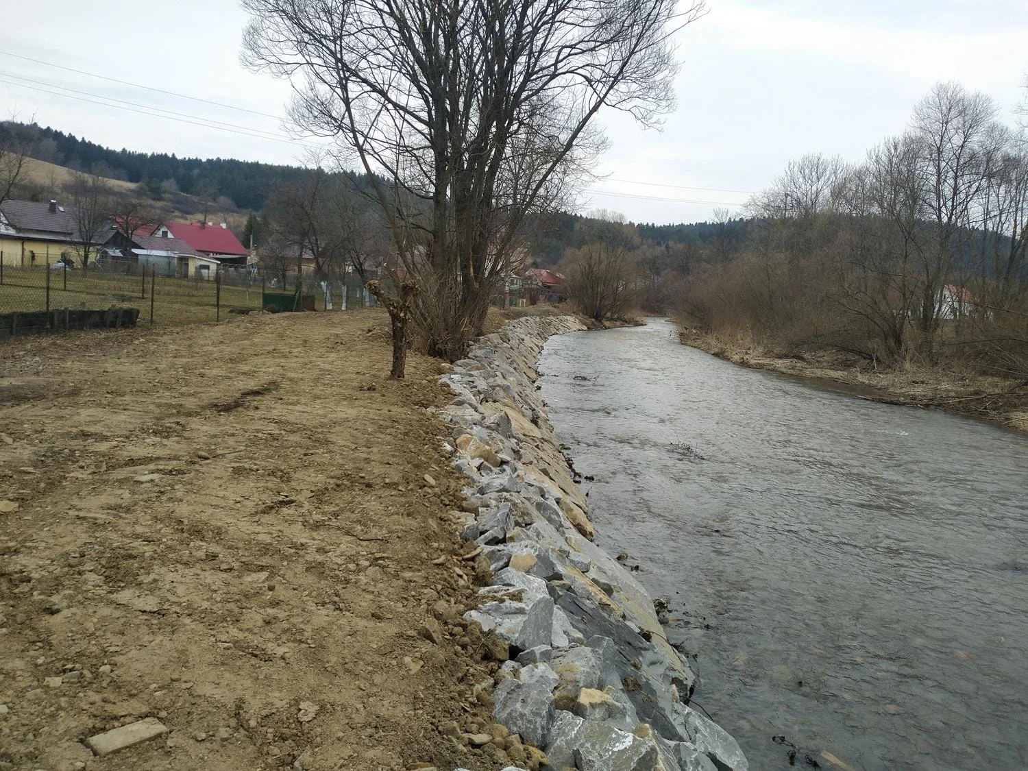 Gmina Komańcza. Na odcinkach rzeki Osławica usunięto szkody powodziowe. Działania przeprowadzono też na potoku Barbarka - Zdjęcie główne