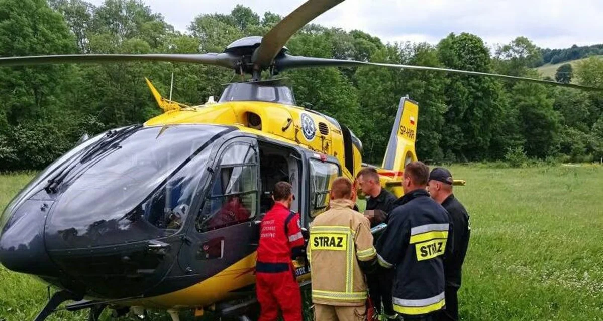 Baligród. U mężczyzny wystąpiło podejrzenie zawału serca. Na miejsce zadysponowano Lotnicze Pogotowie Ratunkowego - Zdjęcie główne