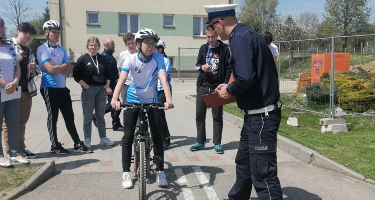 Ustjanowa. Na terenie miejscowej szkoły odbył się Powiatowy Turniej Bezpieczeństwa w ruchu drogowym - Zdjęcie główne