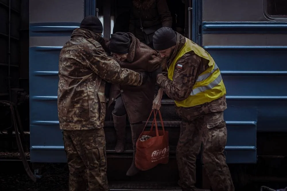 Blisko 400 żołnierzy 3. Podkarpackiej Brygady Obrony Terytorialnej pomaga w przyjmowaniu uchodźców z Ukrainy - Zdjęcie główne