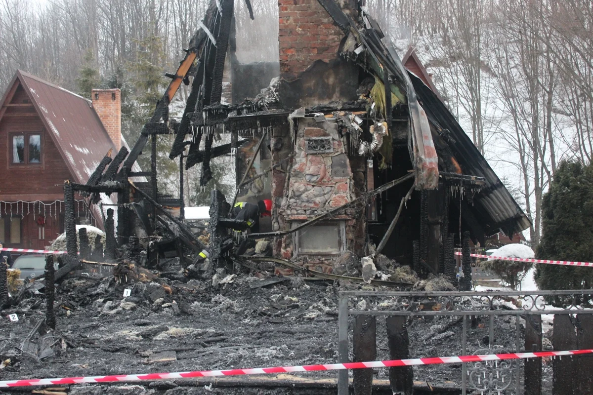 Pożar domku letniskowego w Baligrodzie. Nowe informacje o akcji gaśniczej [ZDJĘCIA] - Zdjęcie główne