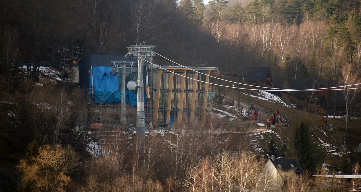 Trwa budowa kolejki gondolowej w Solinie. Inwestycja ma być gotowa już latem [ZDJĘCIA] - Zdjęcie główne