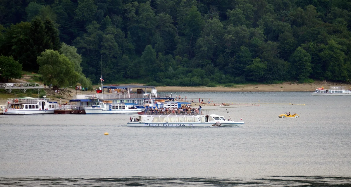 Mniej turystów w tym sezonie odwiedza okolice Jeziora Solińskiego. Gestorzy branży turystycznej: To może być trudny czas - Zdjęcie główne