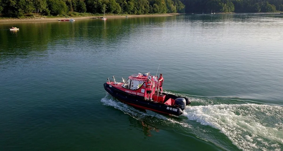 Wodny Zespół Ratownictwa Medycznego rozpoczął wachtę na Jeziorze Solińskim. Dyżury będą trwały do 15 września - Zdjęcie główne