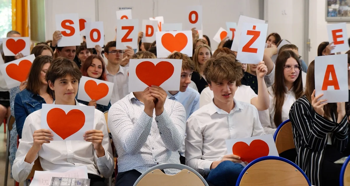 Razem możemy wszystko. Społeczność leskiego liceum włączyła się w pomoc dla Asi [WIDEO] - Zdjęcie główne