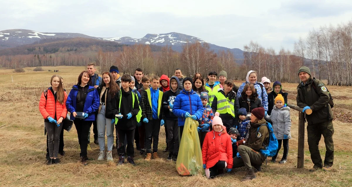 Dzień Ziemi w Bieszczadach. Młodzież chętnie włączyła się w akcje dbania o środowisko [ZDJĘCIA] - Zdjęcie główne