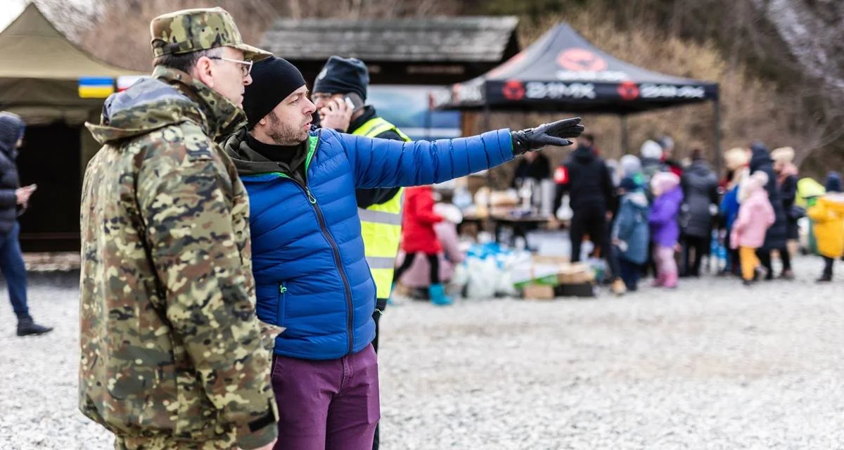 Gmina Ustrzyki Dolne otrzymała 120 tysięcy złotych wsparcia od miast i gminy partnerskiej. Środki przekazano na pomoc uchodźcom - Zdjęcie główne