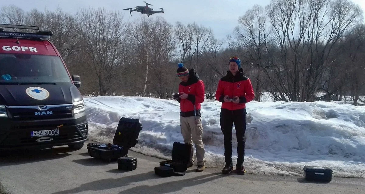 Piloci z Bieszczadzkiej Grupy GOPR odbyli szkolenie z zakresu sterowania dronami - Zdjęcie główne