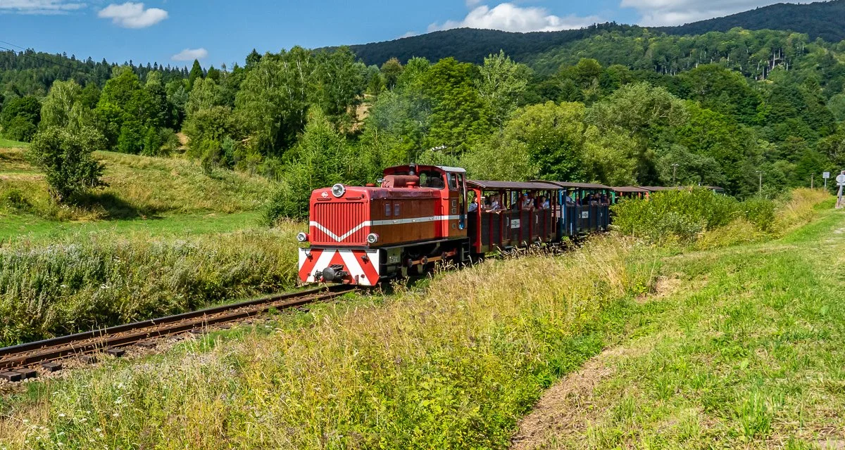 Od początku czerwca obowiązuje nowy rozkład jazdy Bieszczadzkiej Kolejki Leśnej. W czwartki i piątki kursy za parowozem - Zdjęcie główne