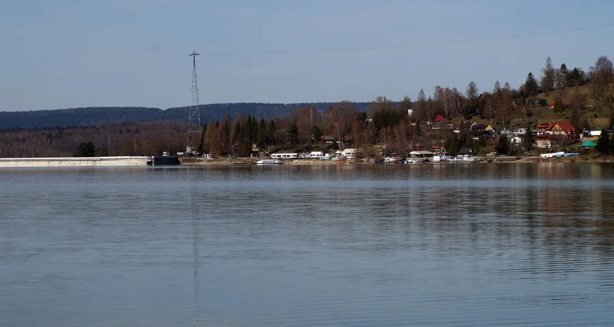 Marszałek województwa o używaniu łodzi z silnikami spalinowymi na Jeziorze Solińskim. "To niedopuszczalna sytuacja" - Zdjęcie główne
