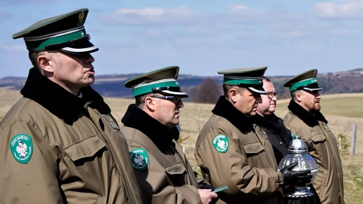 Delegacja Bieszczadzkiego Oddziału Straży Granicznej oddała w Kalwarii hołd ofiarom Zbrodni Katyńskiej - Zdjęcie główne