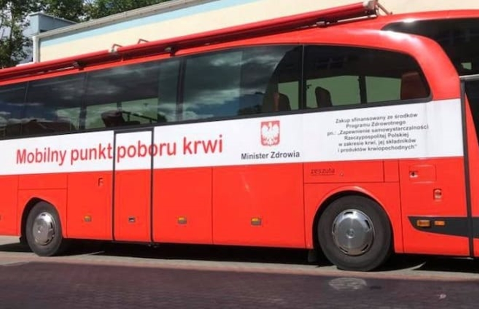 Mobilny punkt poboru krwi w Lesku - Zdjęcie główne