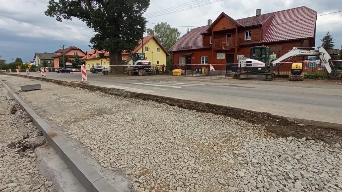 Trwają prace przy przebudowie nawierzchni drogi w Załużu. Od dzisiaj nastąpi całkowite zamknięcie ruchu! - Zdjęcie główne