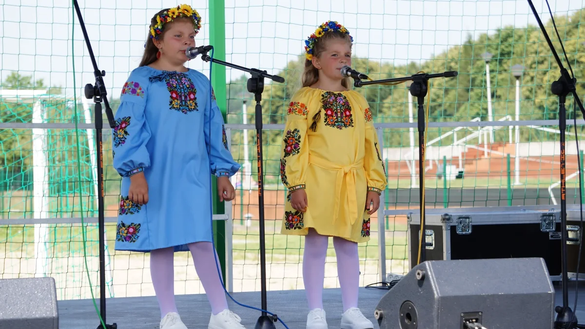 Lesko pomaga dzieciom dotkniętym wojną w Ukrainie. Na bulwarach trwa piknik rodzinny [ZDJĘCIA] - Zdjęcie główne