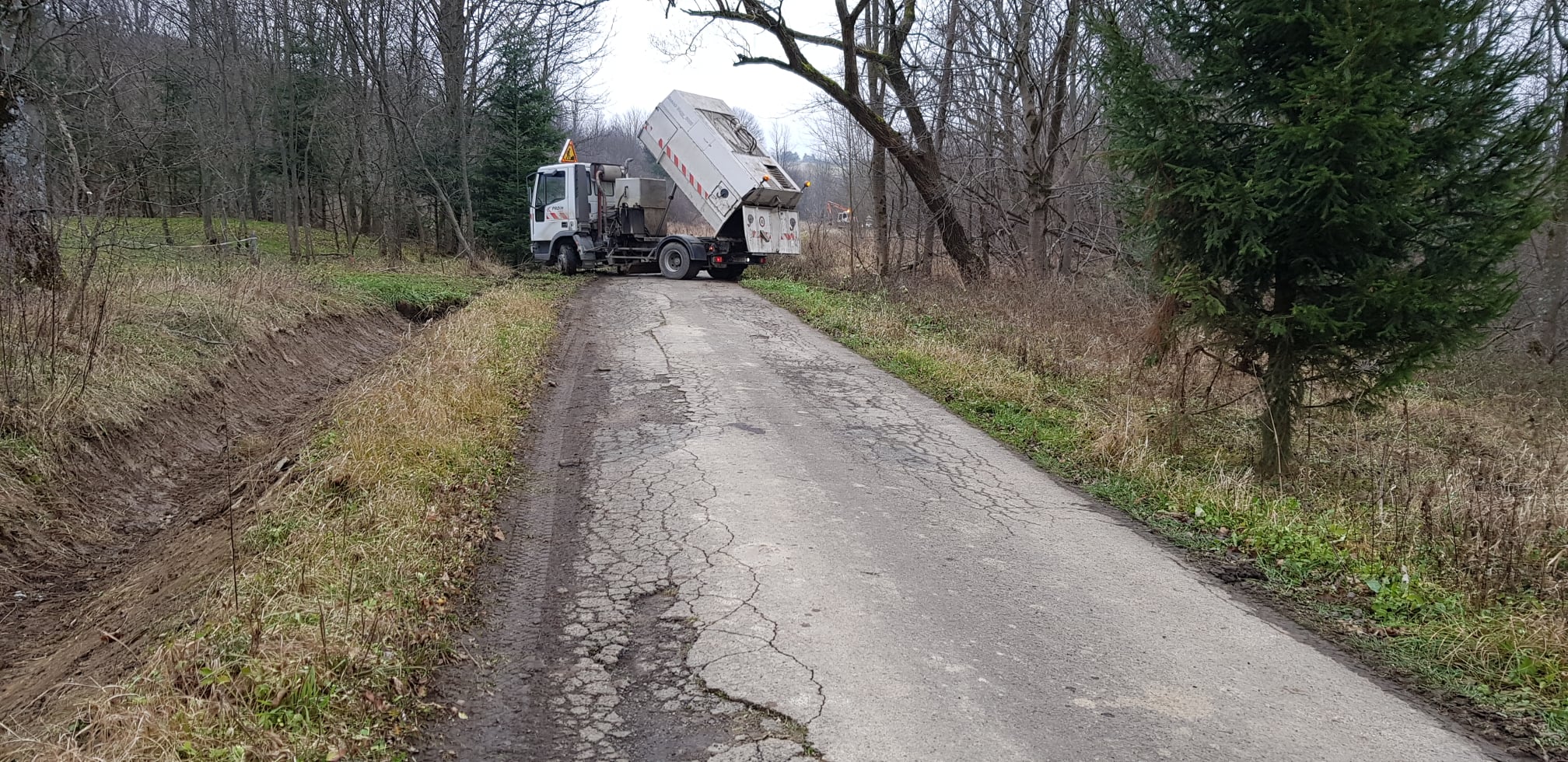 Inwestycje drogowe w gminie Komańcza [FOTO] - Zdjęcie główne