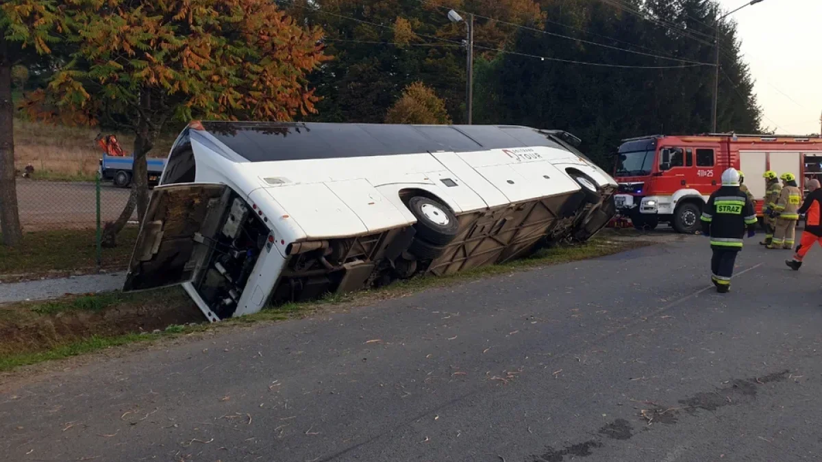 Wypadek autokaru w Grabownicy Starzeńskiej. Grupa 47 osób podróżowała w Bieszczady! - Zdjęcie główne