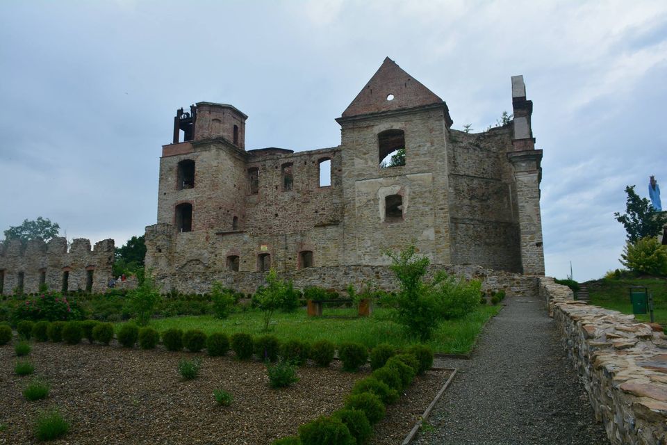 Ruiny Klasztoru Karmelitów Bosych w Zagórzu - jedna z atrakcji turystycznych [FOTO] - Zdjęcie główne