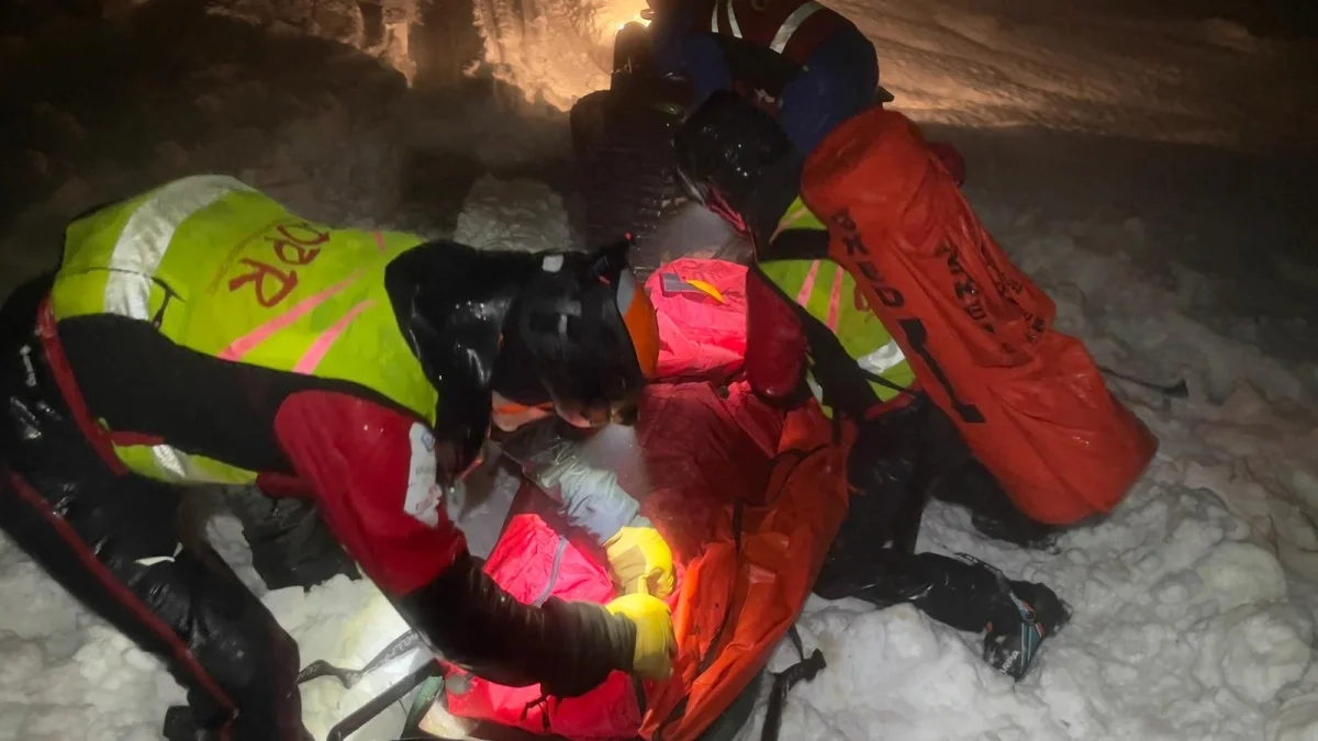 Bieszczady. Wybrał się z trójką dzieci w góry mimo bardzo trudnych warunków. W działaniach wzięło udział 13 ratowników GOPR - Zdjęcie główne