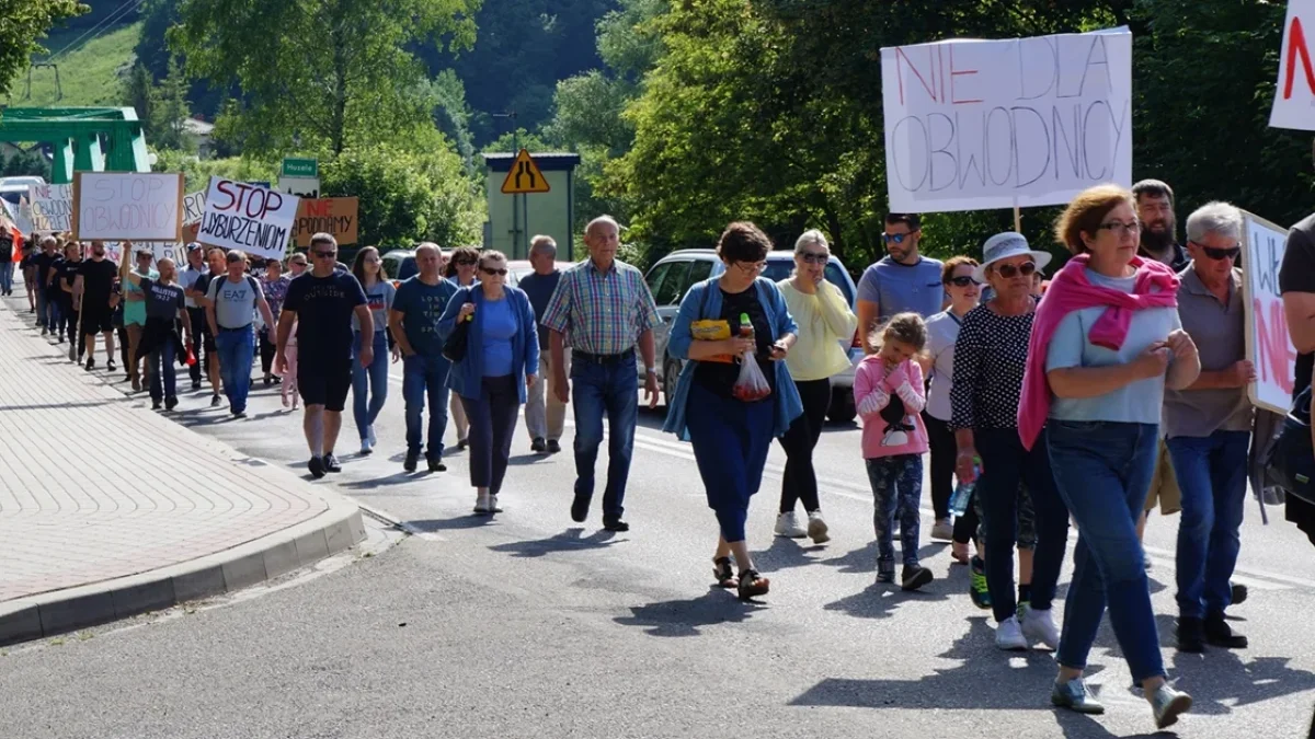 Mieszkańcy wyjdą na ulice, by protestować przeciwko budowie południowej obwodnicy Leska. Droga w Bieszczady będzie zablokowana - Zdjęcie główne