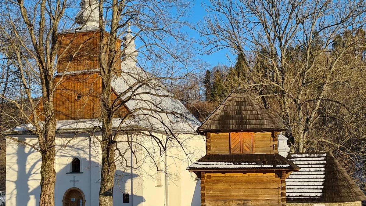 Śpiewajmy wesoło, skłaniajmy swe czoło. Kolędowanie w cerkwi w Łopience - Zdjęcie główne