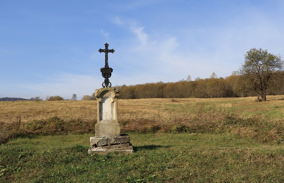 Fot. Ewa Bujalska - BdPN / Przydrożny krzyż - przystanek nr 8.