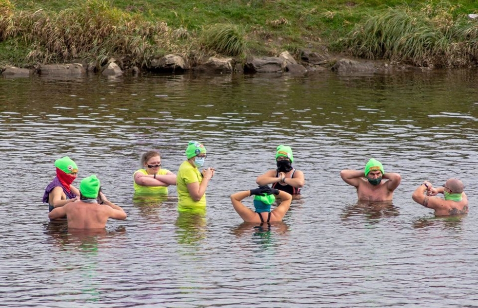 Wesołe Morsy Hipotermia Sanok cieszą się z niskich temperatur! [FOTO+VIDEO] - Zdjęcie główne