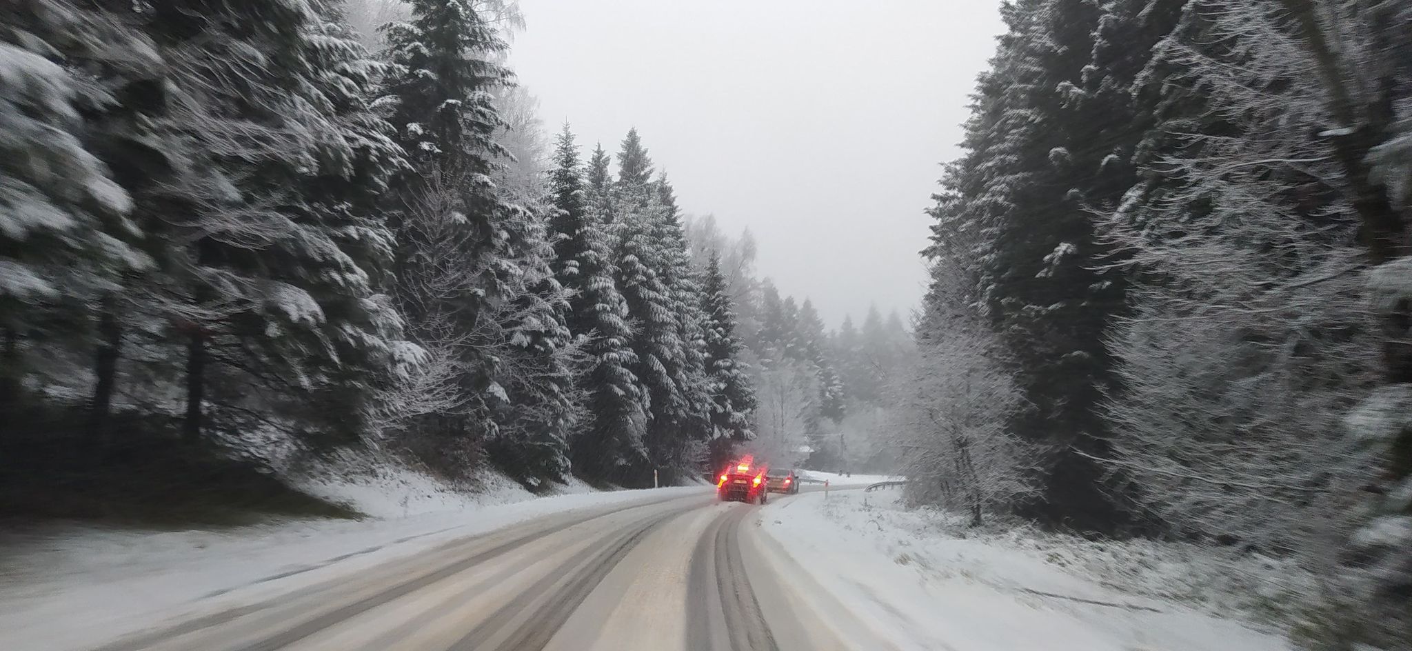 Zima zaskoczyła drogowców [FOTO] - Zdjęcie główne