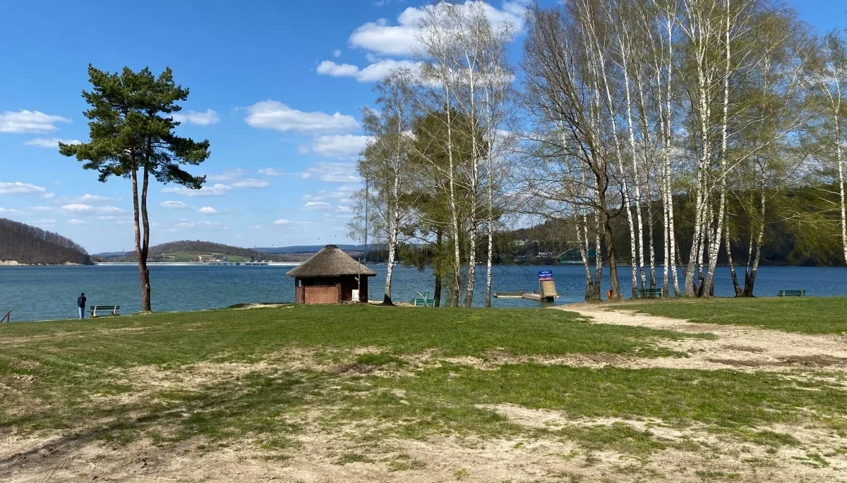 Dwa kąpieliska dostępne przez całe wakacje nad Jeziorem Solińskim. Sprawdź, które miejsca to będą - Zdjęcie główne