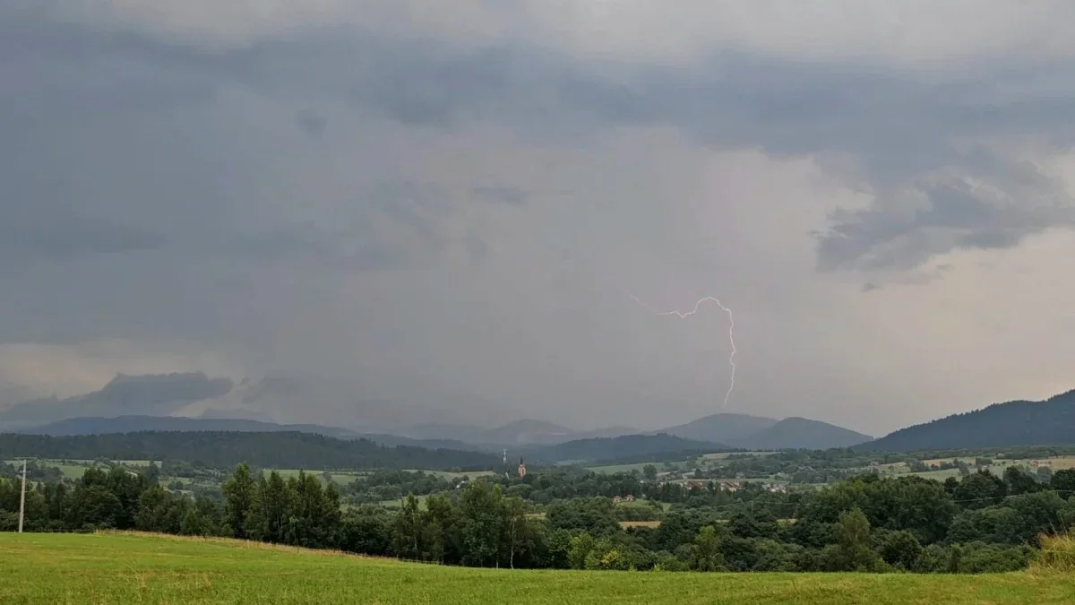 Przed nami kolejna niespokojna noc. Niebezpieczne zjawisko nad Bieszczadami - Zdjęcie główne