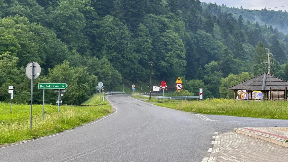 Przejazd przez tę wieś w gminie Cisna może być utrudniony. Trwają prace przy remoncie mostu - Zdjęcie główne