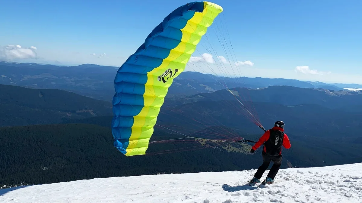 Rekord Polski w jeździe na nartach techniką snowglidingu. To sport, który narodził się w Bieszczadach - Zdjęcie główne