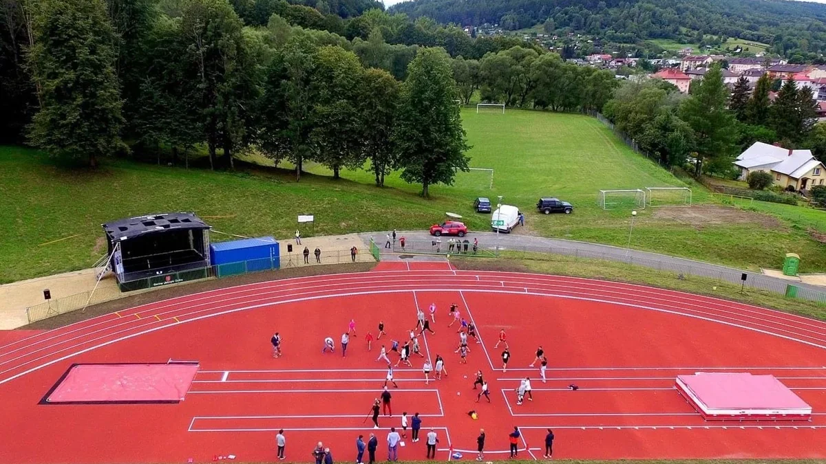 Stadion Miejski w Ustrzykach Dolnych z certyfikatem Polskiego Związku Lekkiej Atletyki - Zdjęcie główne