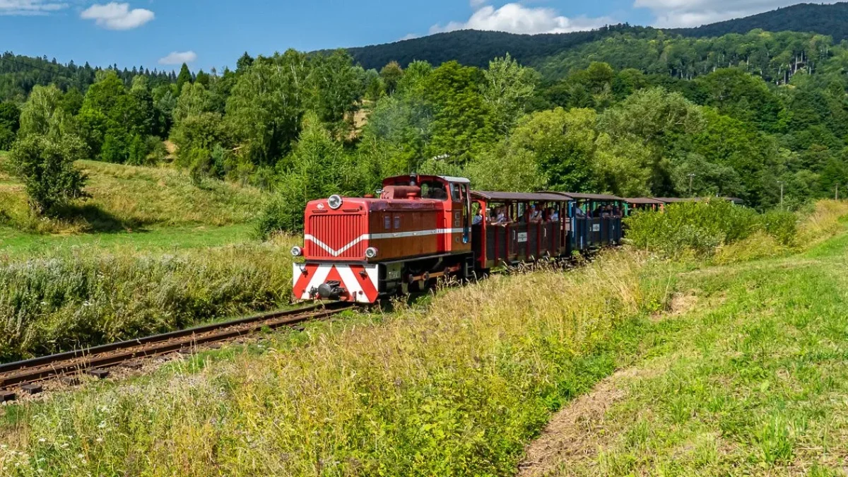 Od początku czerwca obowiązuje nowy rozkład jazdy Bieszczadzkiej Kolejki Leśnej. W czwartki i piątki kursy za parowozem - Zdjęcie główne