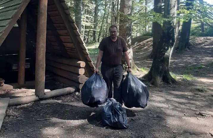 Bieszczady zasypane śmieciami - Zdjęcie główne