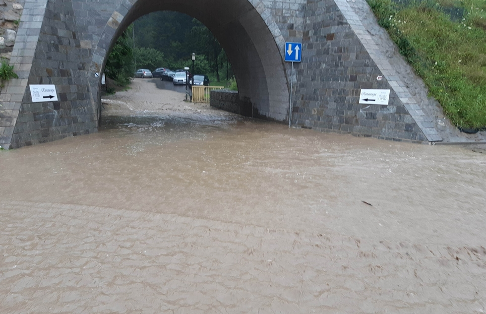 Nawałnica nad Komańczą - mogą wystąpić utrudnienia na drodze - Zdjęcie główne