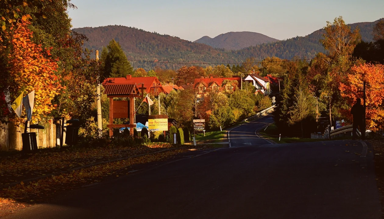 Turyści w pierwszy listopadowy weekend planują przyjazd w Bieszczady. Dużym zainteresowaniem cieszy się Wetlina - Zdjęcie główne