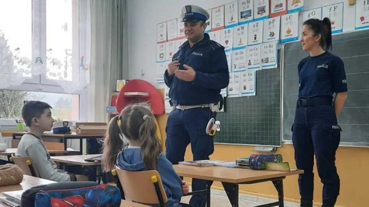 "Bezpieczeństwo - pierwsza klasa". Młodzi uczniowie spotkali się z leskimi policjantami - Zdjęcie główne