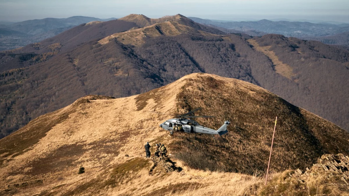 Nad Bieszczadami pojawił się śmigłowiec Black Hawk. Czego dotyczyły działania? [ZDJĘCIA, WIDEO] - Zdjęcie główne