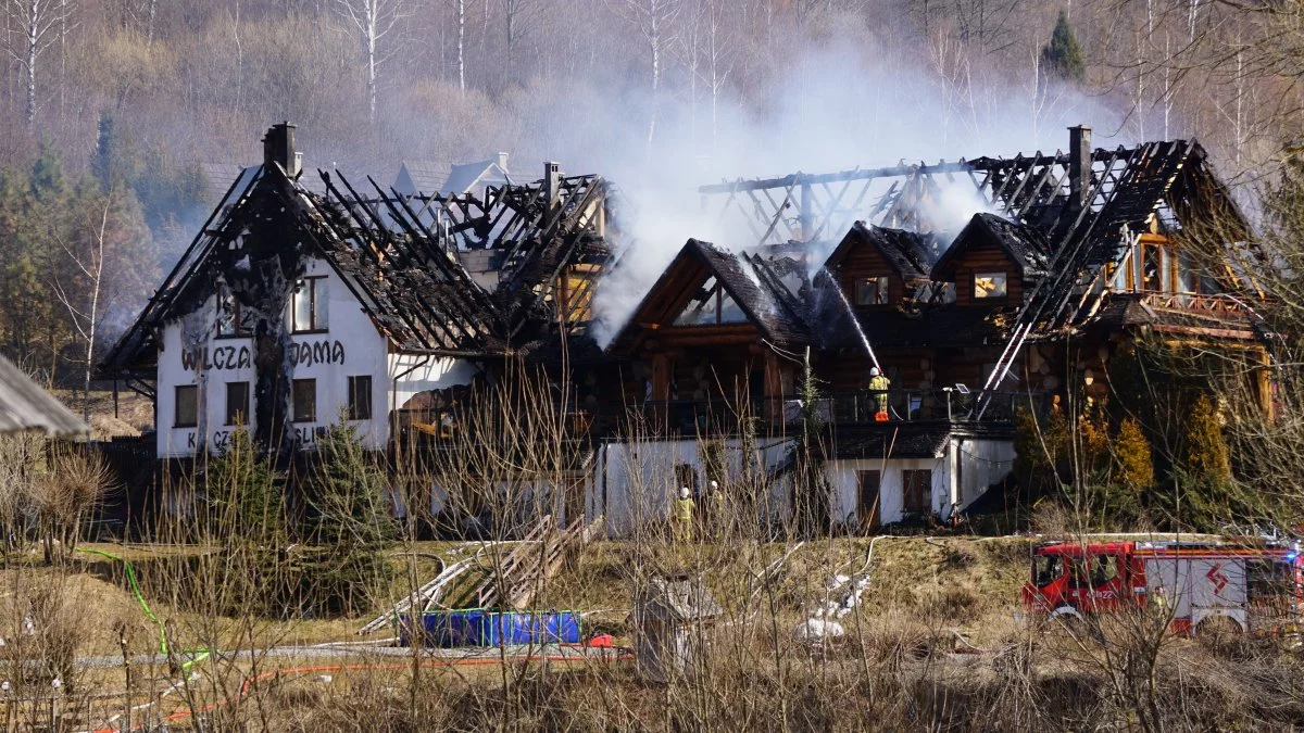 Wilcza Jama w ogniu. Zobacz, jak pomóc pogorzelcom z Bieszczadów - Zdjęcie główne