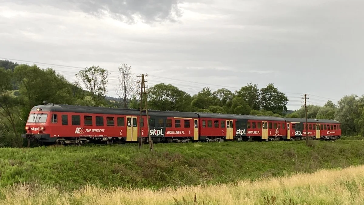 Z Łupkowa i Uherzec Mineralnych do Krakowa. Wystartowały wakacyjne połączenia kolejowe [WIDEO] - Zdjęcie główne