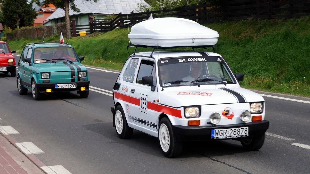 „Wesołe Maluchy” przejechały przez Bieszczady. Gdzie można ich było spotkać? [ZDJĘCIA, WIDEO] - Zdjęcie główne