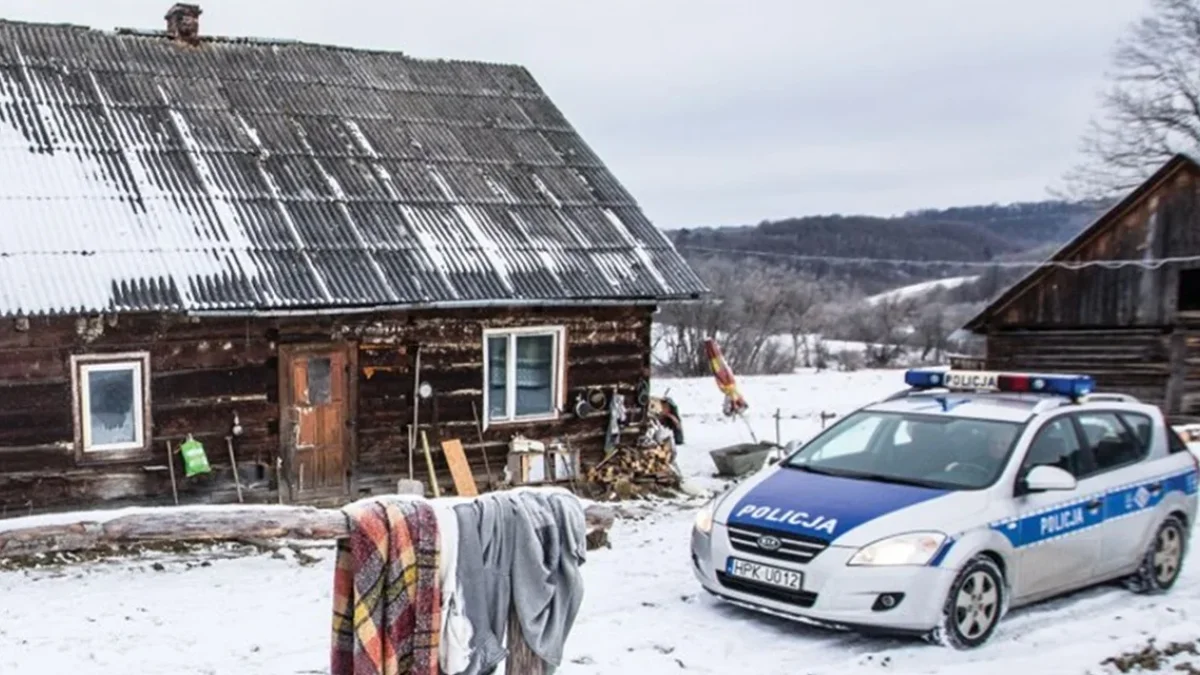 "Na krańcu świata". Reportaż Andrzeja Chylińskiego o pracy policjantów w Bieszczadach - Zdjęcie główne