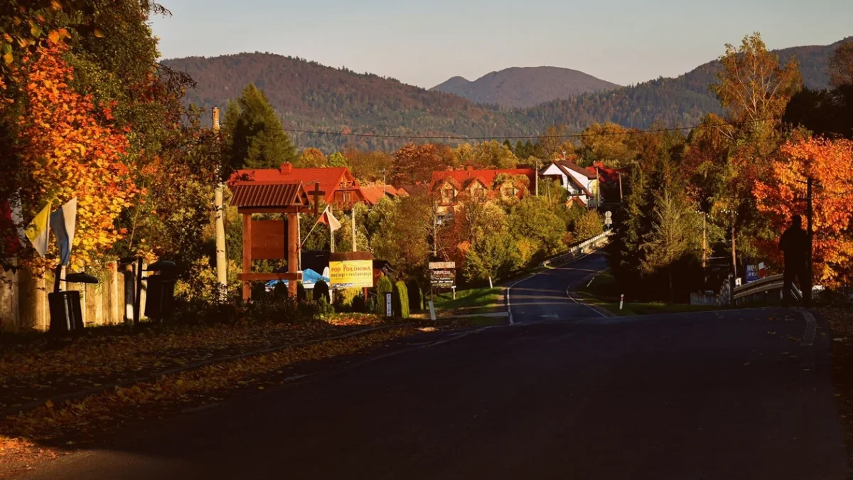 Turyści w pierwszy listopadowy weekend planują przyjazd w Bieszczady. Dużym zainteresowaniem cieszy się Wetlina - Zdjęcie główne