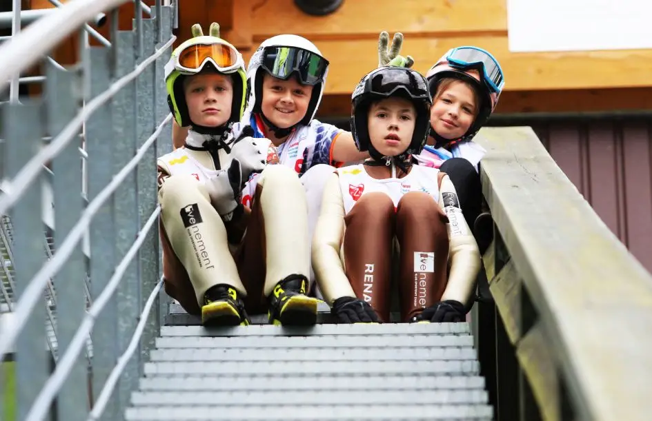 Skoczkowie ZKN Sokół Zagórz na podium podczas III letniej edycji LOTOS Cup w Szczyrku - Zdjęcie główne