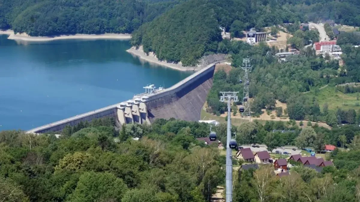 Od dwóch lat Bieszczady i Jezioro Solińskie możemy podziwiać z niesamowitej perspektywy [ZDJĘCIA, WIDEO] - Zdjęcie główne